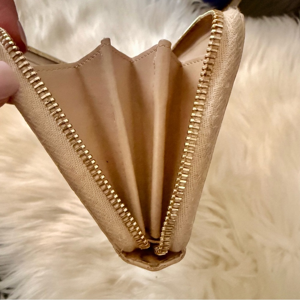 YSL Beige Patent Leather Continental Zip Around Wallet - Picture 4 of 15